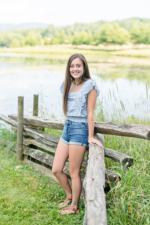 2018_Maddy_Senior-4.jpg