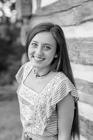 2018_Maddy_Senior-35-2.jpg