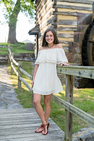 2018_Maddy_Senior-69.jpg