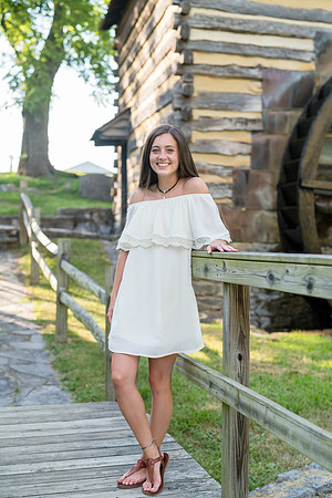 2018_Maddy_Senior-70.jpg