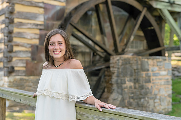 2018_Maddy_Senior-71.jpg