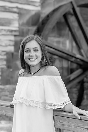 2018_Maddy_Senior-73-2.jpg