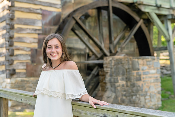 2018_Maddy_Senior-75.jpg
