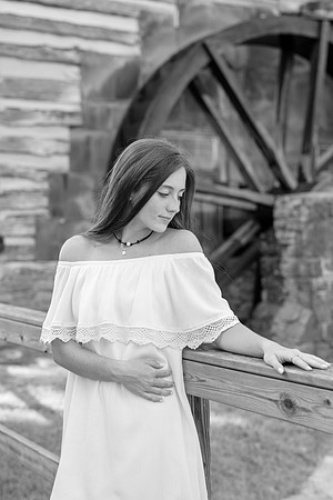 2018_Maddy_Senior-77-2.jpg