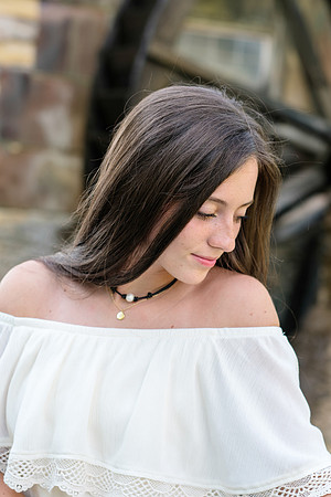 2018_Maddy_Senior-80.jpg