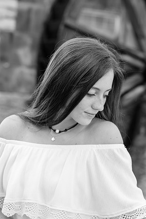 2018_Maddy_Senior-80-2.jpg