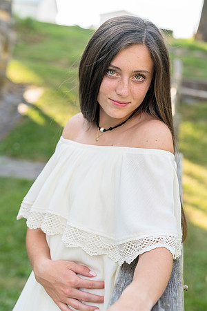 2018_Maddy_Senior-82.jpg