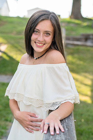 2018_Maddy_Senior-84.jpg
