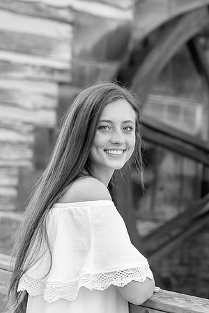 2018_Maddy_Senior-87-2.jpg
