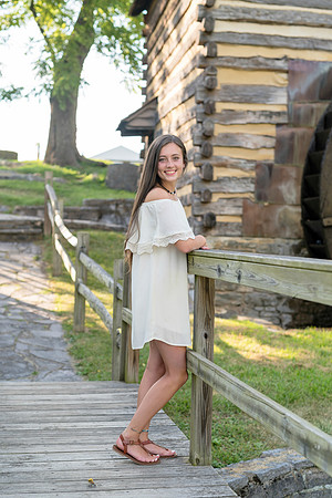 2018_Maddy_Senior-91.jpg