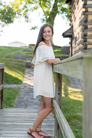2018_Maddy_Senior-92.jpg