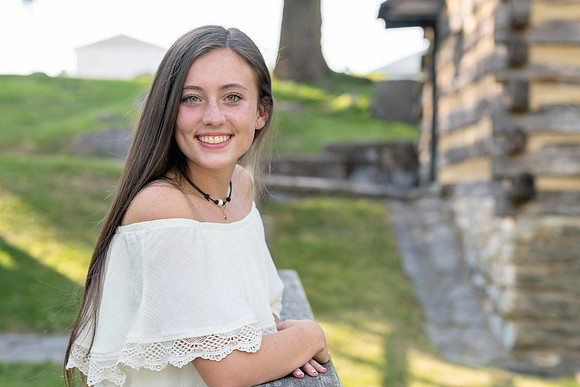 2018_Maddy_Senior-93.jpg