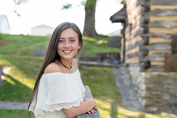 2018_Maddy_Senior-94.jpg