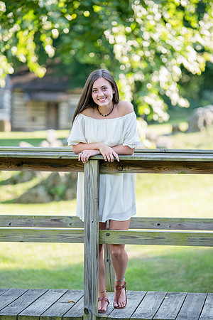 2018_Maddy_Senior-99.jpg