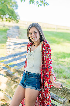 2018_Maddy_Senior-131.jpg