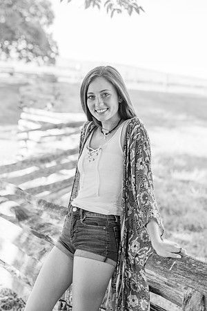 2018_Maddy_Senior-132.jpg
